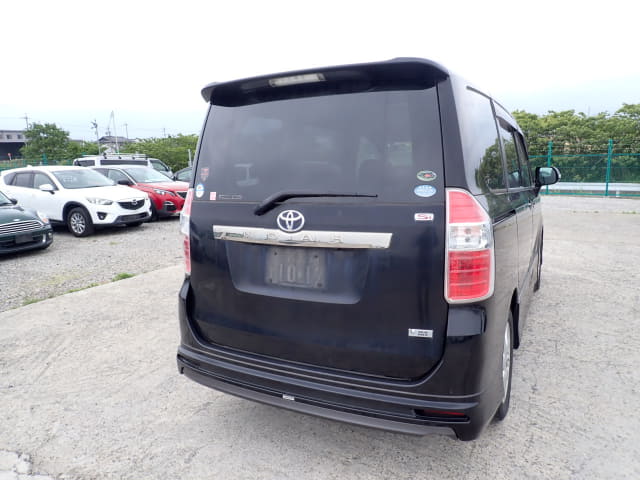 TOYOTA Noah thumbnail 5