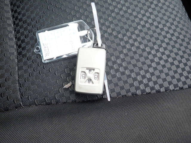 TOYOTA Noah thumbnail 39