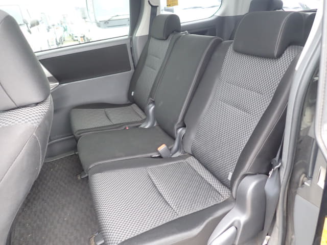 TOYOTA Noah thumbnail 27