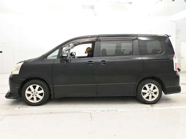 TOYOTA Noah thumbnail 51