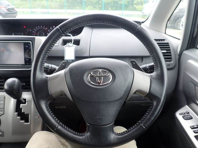 TOYOTA Noah thumbnail 43