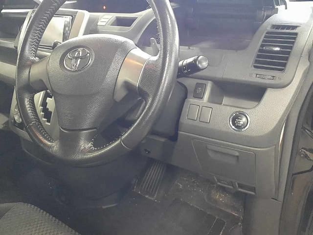 TOYOTA Noah thumbnail 49