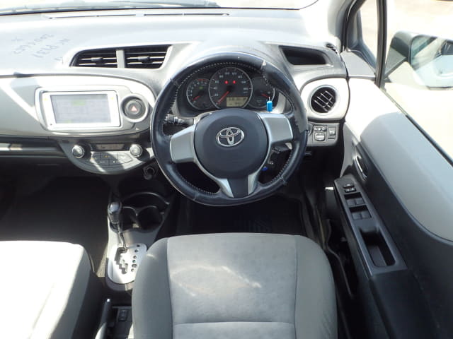 TOYOTA Vitz thumbnail 32