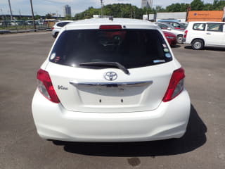 2011 TOYOTA Vitz