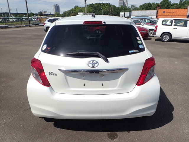 TOYOTA Vitz thumbnail 4