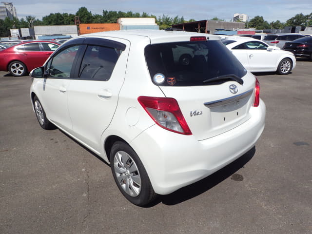 TOYOTA Vitz thumbnail 3