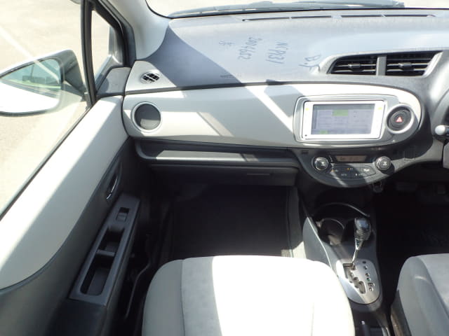 TOYOTA Vitz thumbnail 33