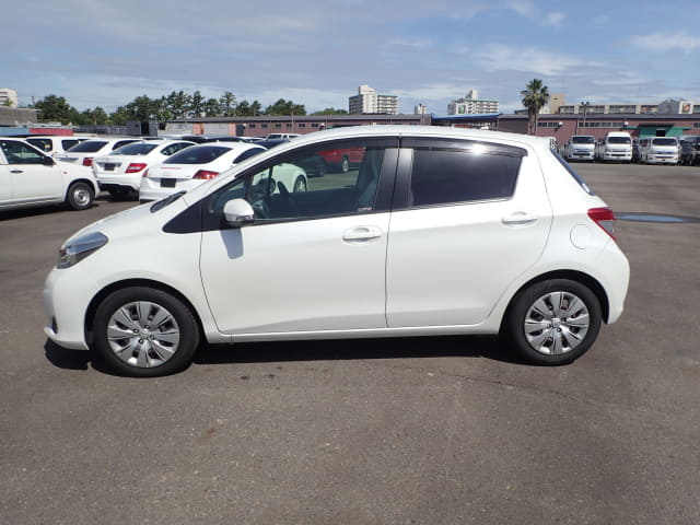 TOYOTA Vitz thumbnail 2