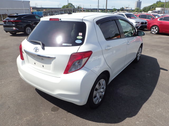 TOYOTA Vitz thumbnail 5