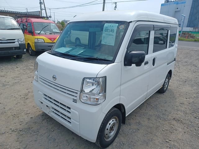 NISSAN Clipper Van.
