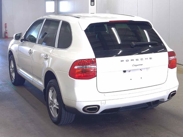 Porsche Cayenne thumbnail 3