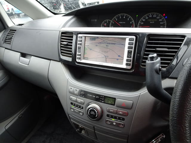 TOYOTA Voxy thumbnail 37