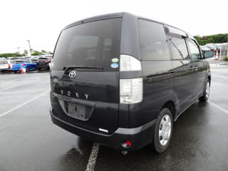 2005 TOYOTA Voxy