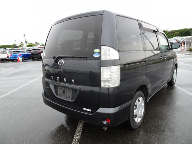 TOYOTA Voxy thumbnail 5