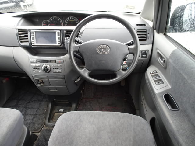 TOYOTA Voxy thumbnail 33