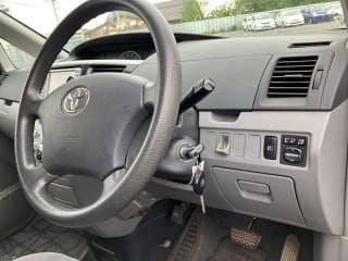 2005 TOYOTA Voxy
