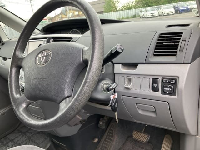 TOYOTA Voxy thumbnail 56