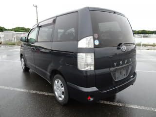 2005 TOYOTA Voxy