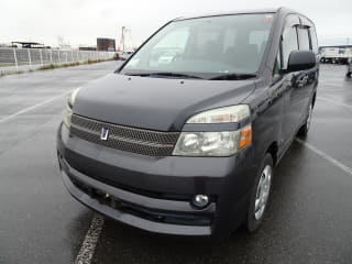 2005 TOYOTA Voxy
