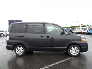 2005 TOYOTA Voxy