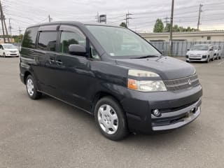 2005 TOYOTA Voxy