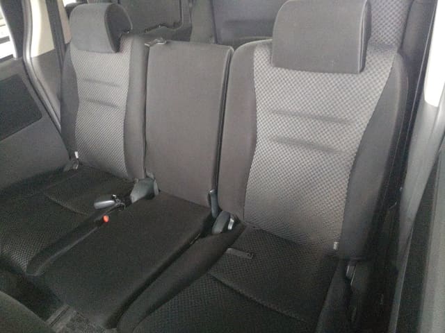 TOYOTA Noah thumbnail 5