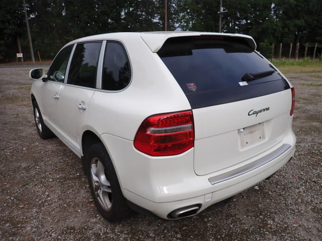 Porsche Cayenne thumbnail 3