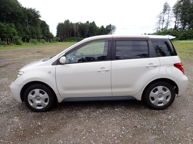 TOYOTA IST thumbnail 2