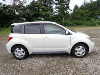 2004 TOYOTA IST
