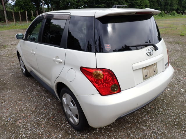 TOYOTA IST thumbnail 3