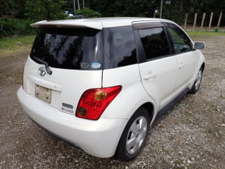 2004 TOYOTA IST
