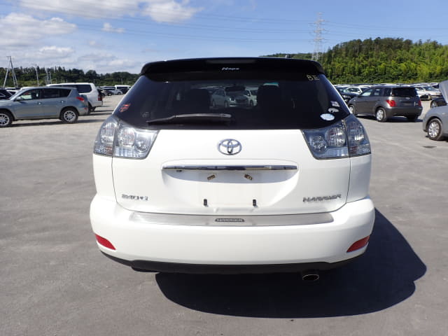 TOYOTA Harrier thumbnail 4