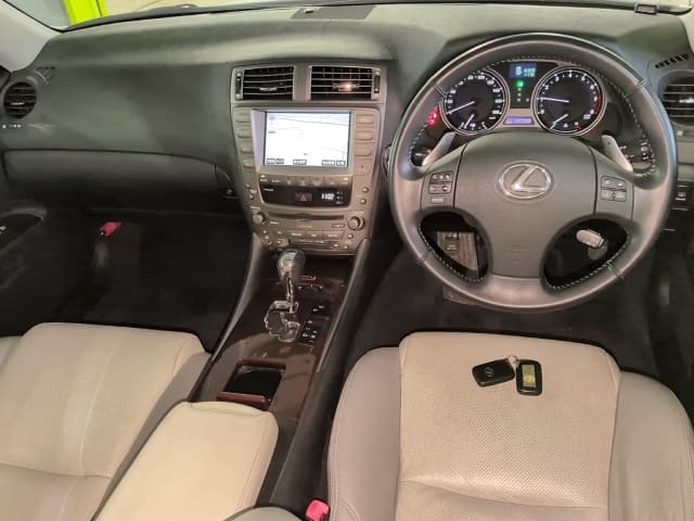 LEXUS IS thumbnail 4