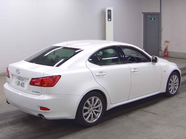LEXUS IS thumbnail 2