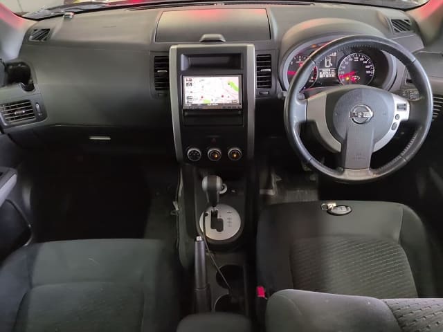 NISSAN X-Trail thumbnail 4