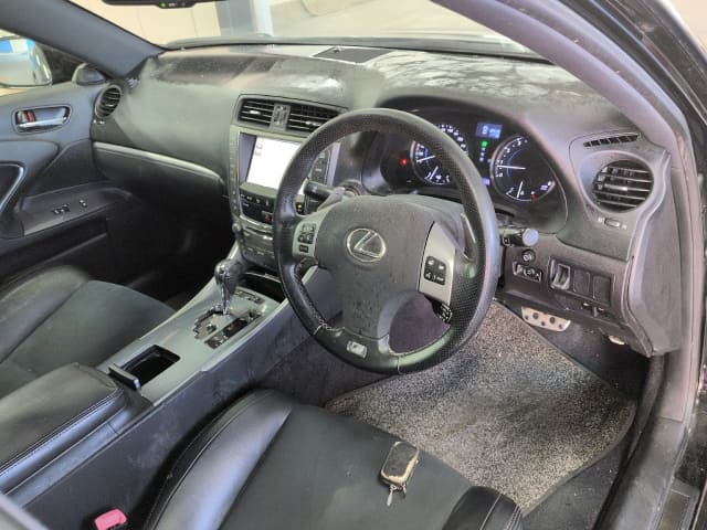 LEXUS IS thumbnail 3