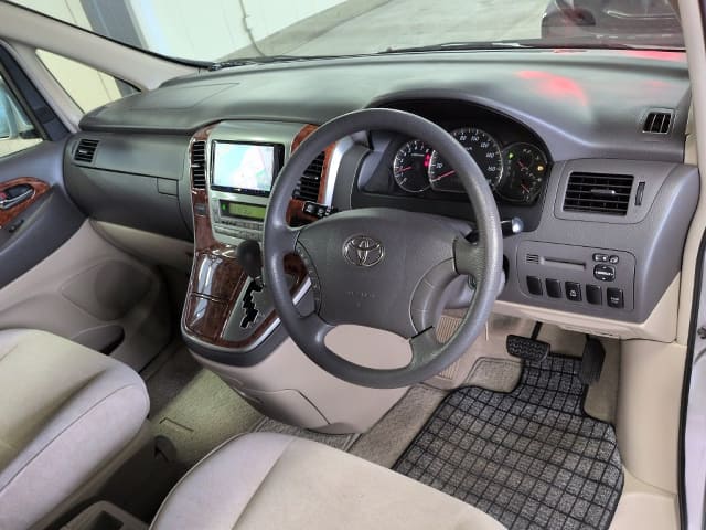 TOYOTA Alphard thumbnail 3