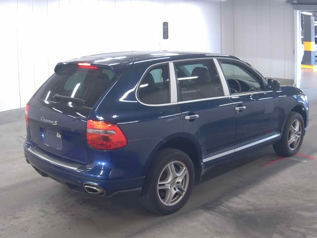 Porsche Cayenne thumbnail 2