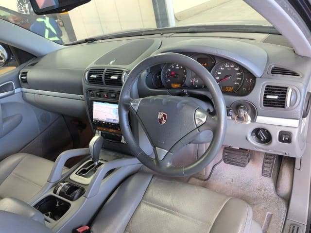 Porsche Cayenne thumbnail 3