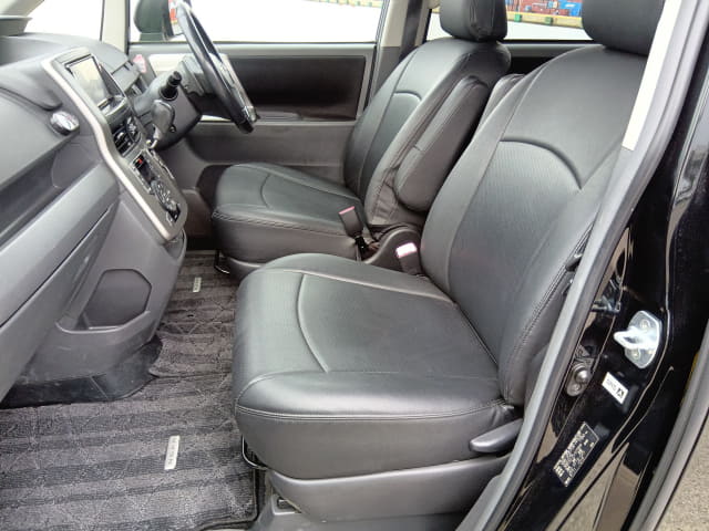 TOYOTA Noah thumbnail 27