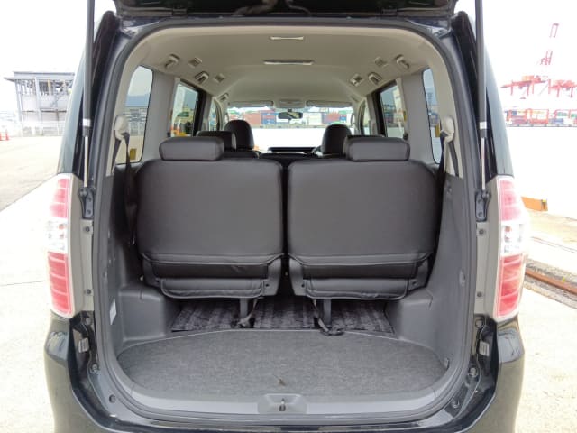 TOYOTA Noah thumbnail 30