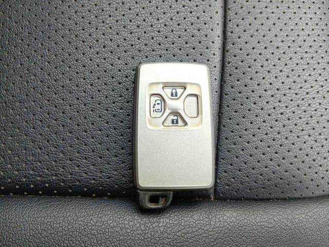 TOYOTA Noah thumbnail 42