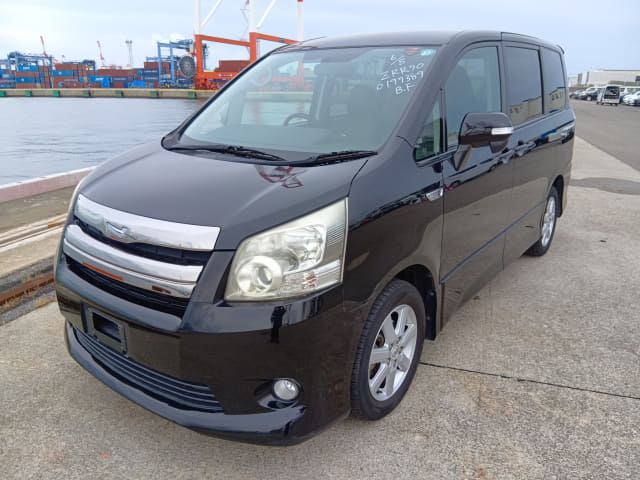 2009 TOYOTA Noah