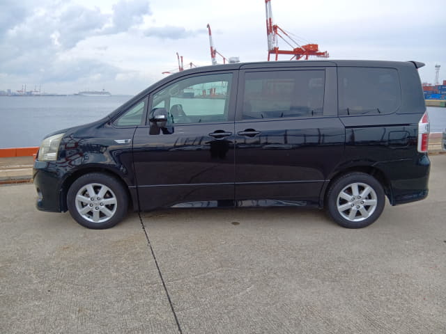 TOYOTA Noah thumbnail 2