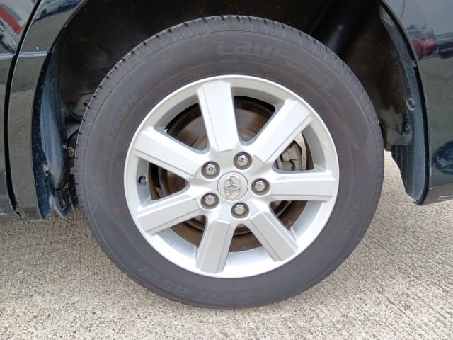 TOYOTA Noah thumbnail 10