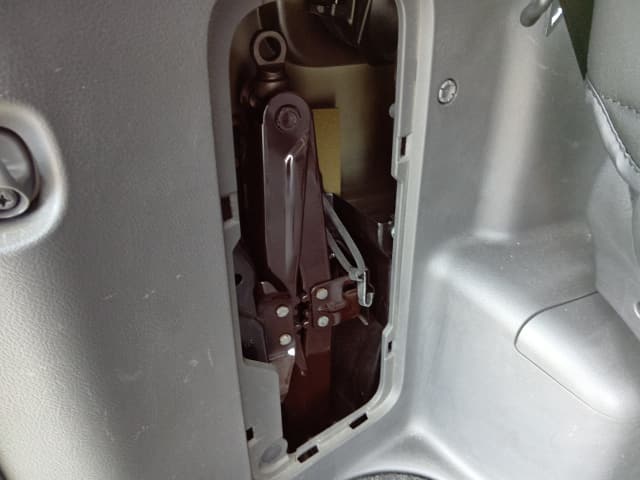 TOYOTA Noah thumbnail 32