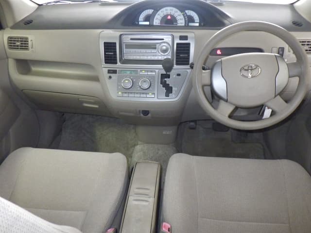 TOYOTA Raum thumbnail 4