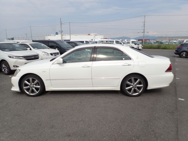 TOYOTA Crown thumbnail 2
