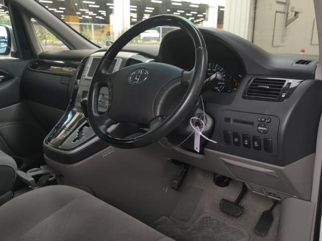 TOYOTA Alphard thumbnail 3