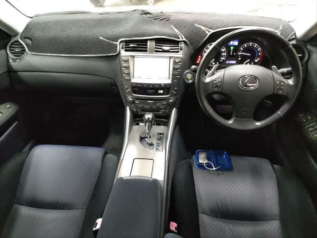 LEXUS IS thumbnail 4